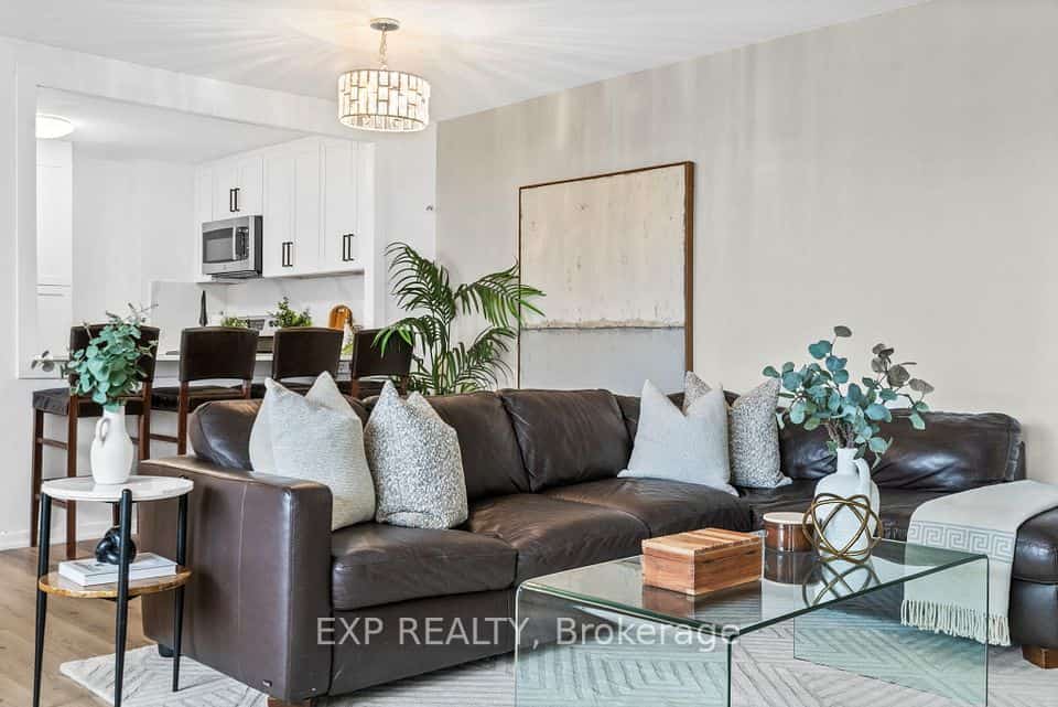 2323 Confederation Parkway #905, Mississauga, ON L5B 1R6