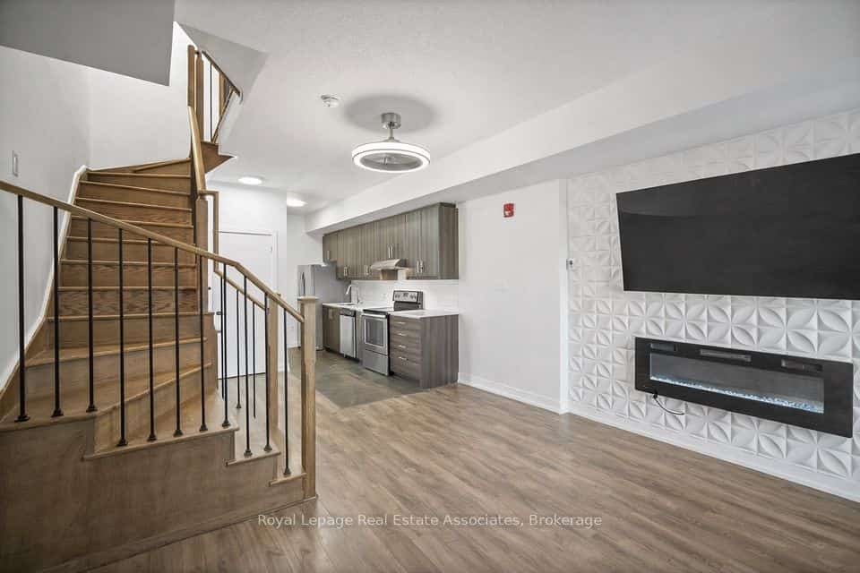 2059 Weston Road #40, Toronto, ON M9N 1X7