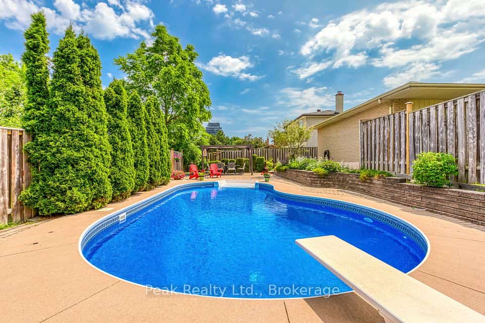 2235 Waycross Crescent, Mississauga, ON L5K 1J5
