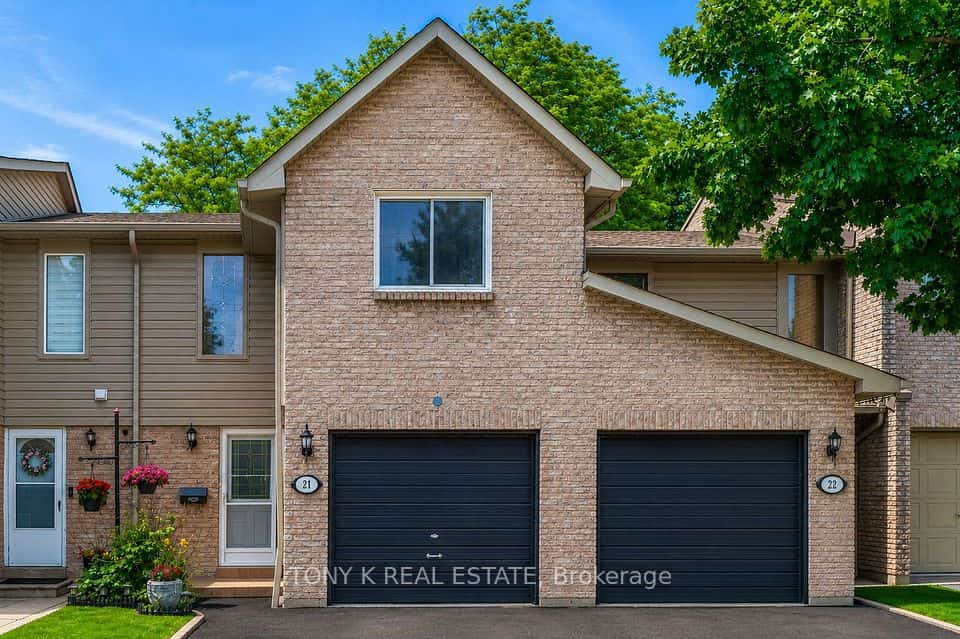 2035 Asta Drive #21, Mississauga, ON L5A 3Y2