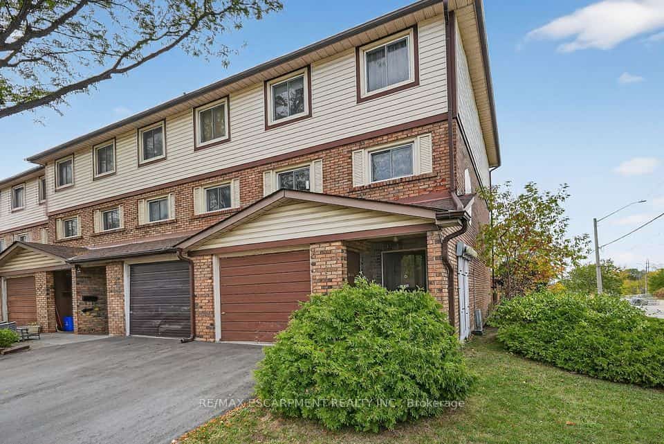 34 Bow Valley Drive #1, Hamilton, ON L8E 3L4