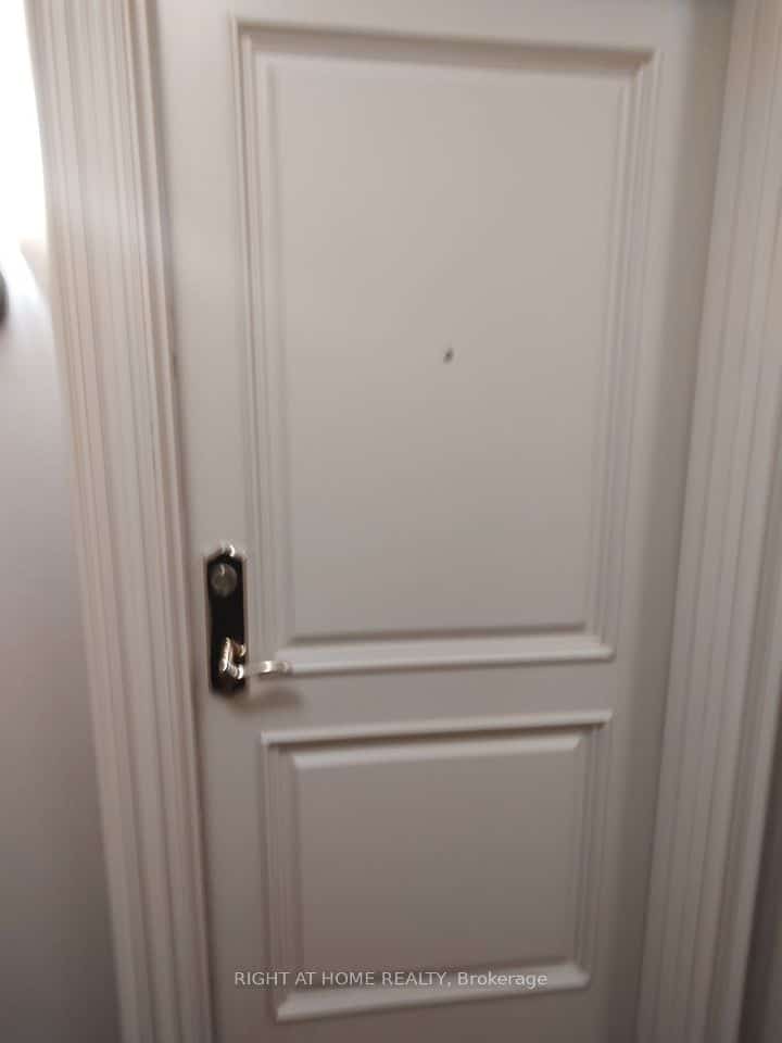 9245 Jane Street #701, Vaughan, ON L6A 0J9