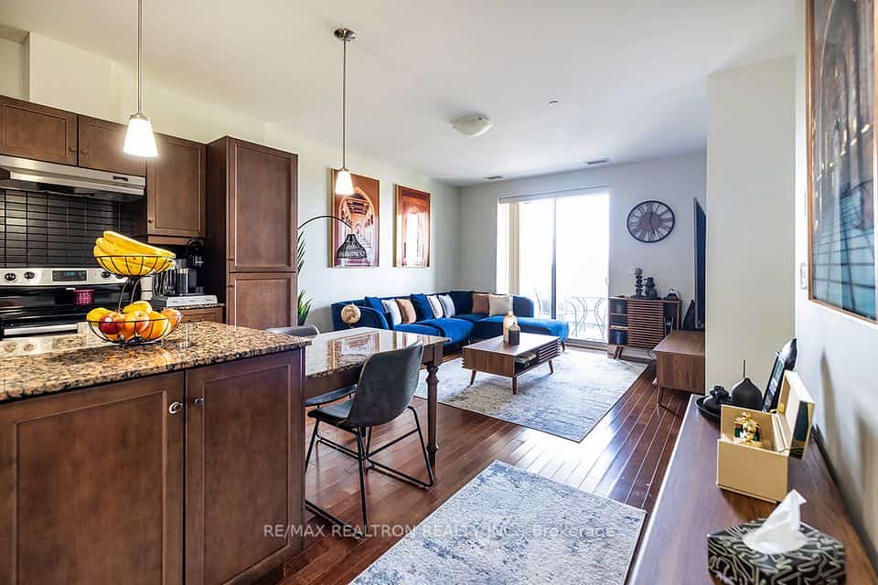 223 Erb Street W #604, Waterloo, ON N2L 0B3