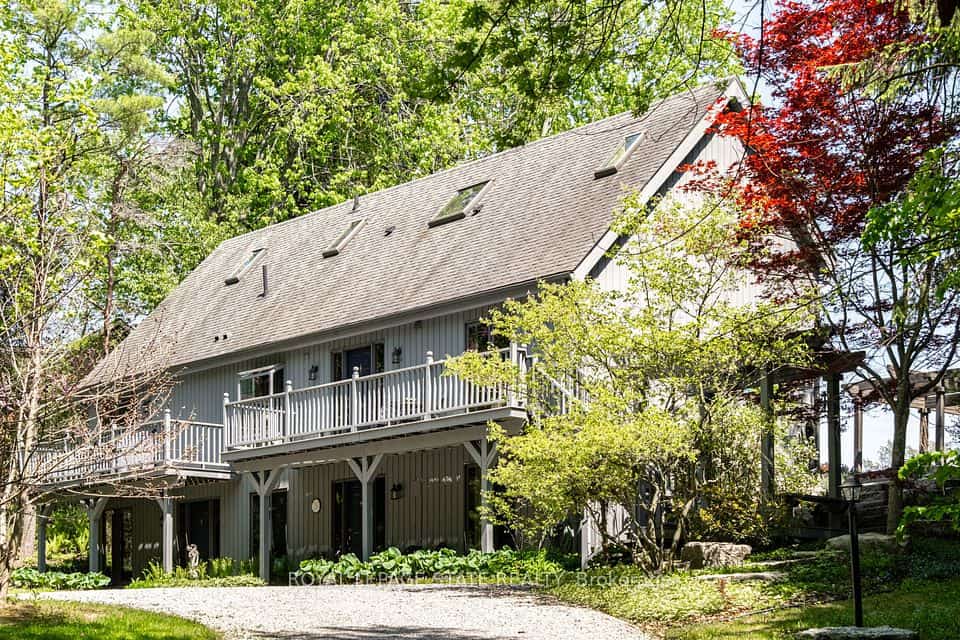 176 Weirs Lane, Hamilton, ON L9H 5E1