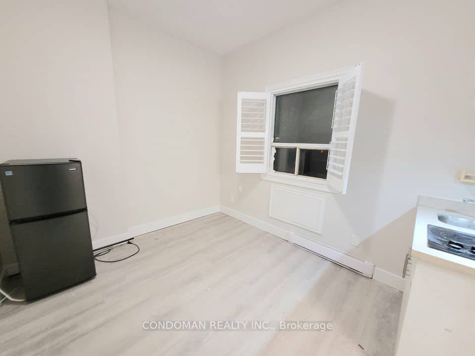 1371 King Street W, Toronto