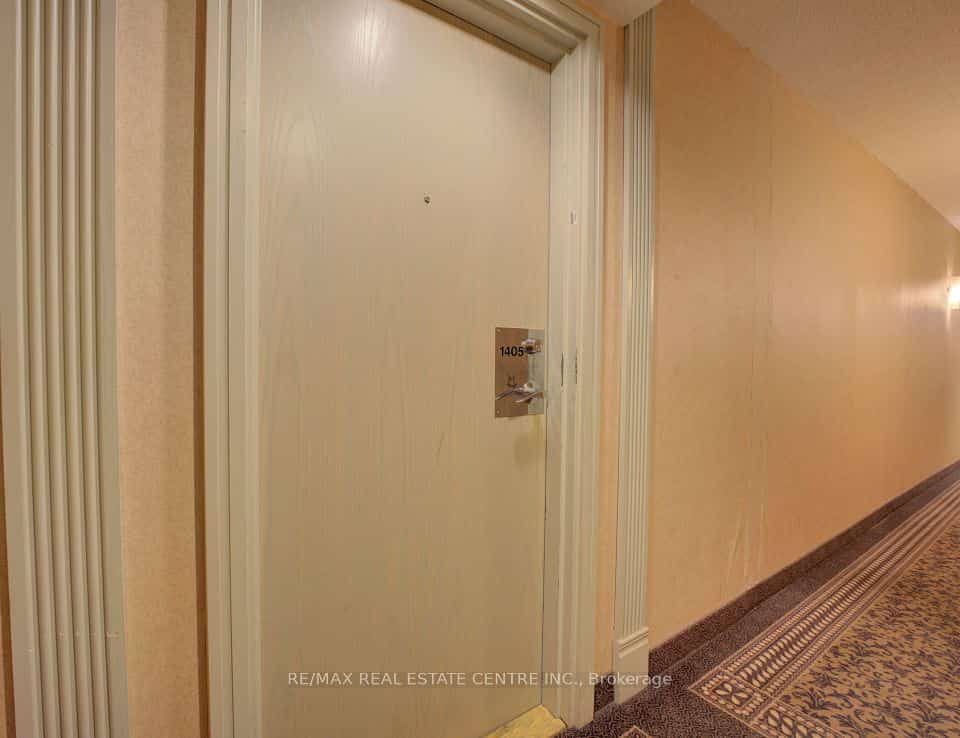 325 S Webb Drive N #1405, Mississauga, ON L5B 3Z9
