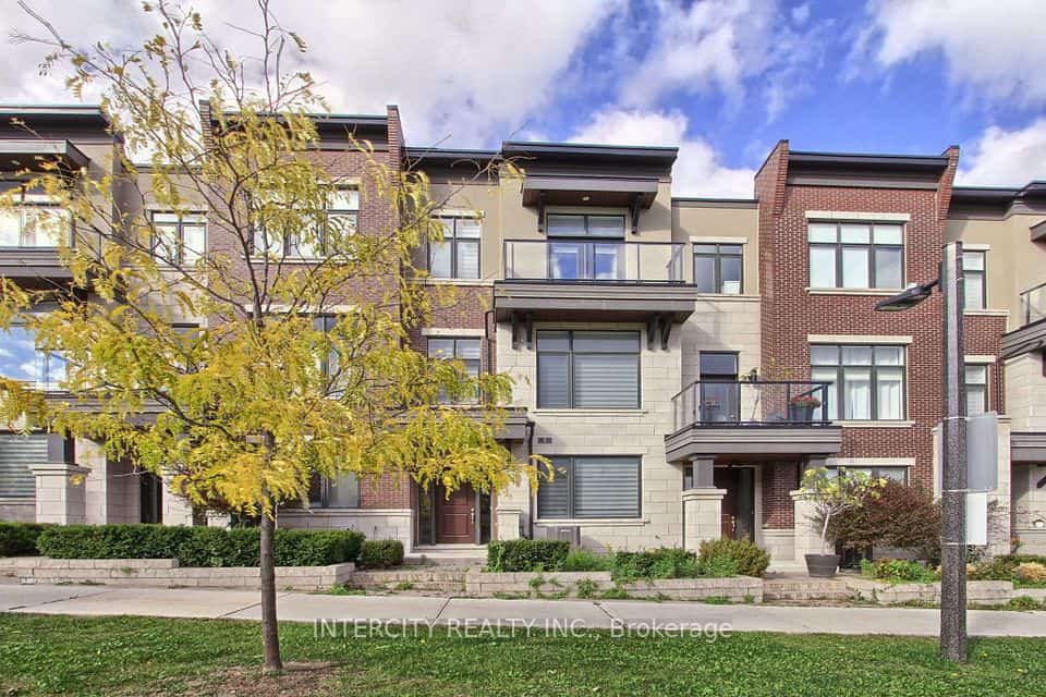 7 Adaskin Drive, Vaughan, ON L6A 4Z8