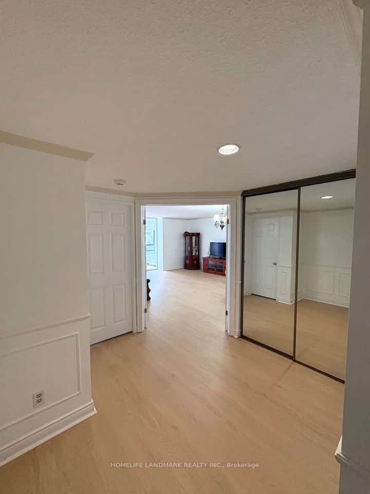 77 Carlton Street #704, Toronto, ON M5B 2J7