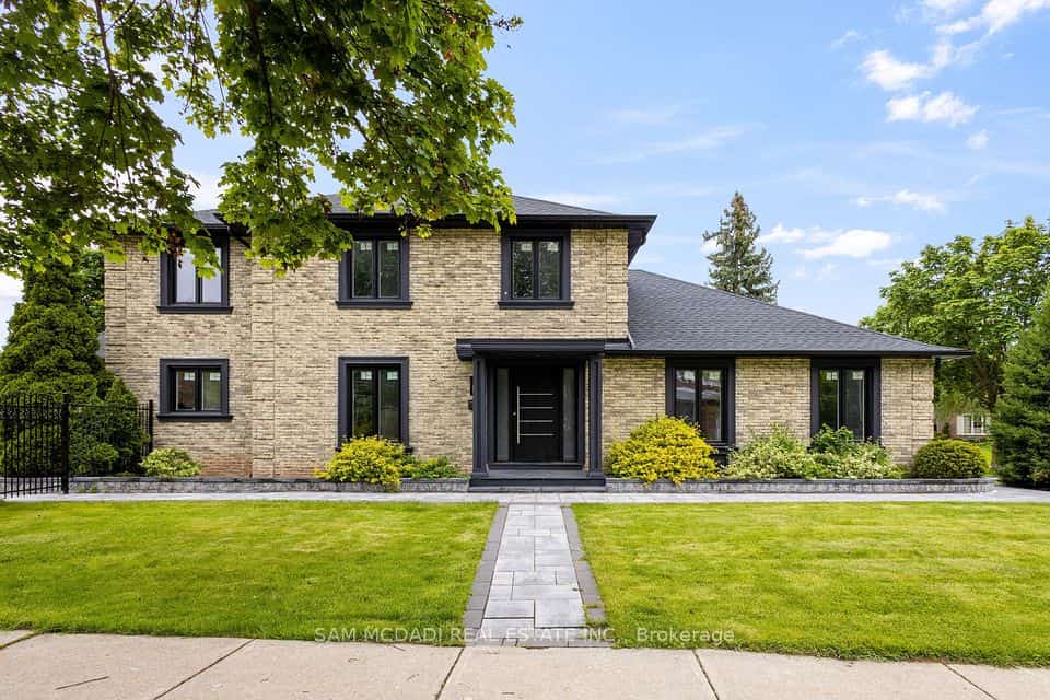 2535 Robin Drive, Mississauga, ON L5K 2G2