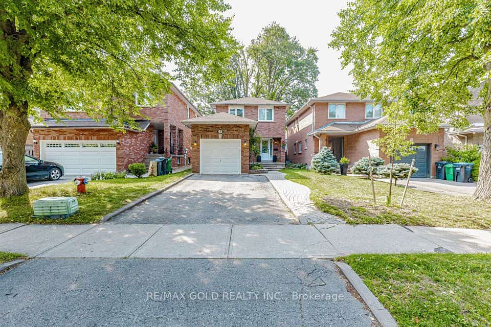 7 Clipstone Court, Brampton, ON L6X 4J4