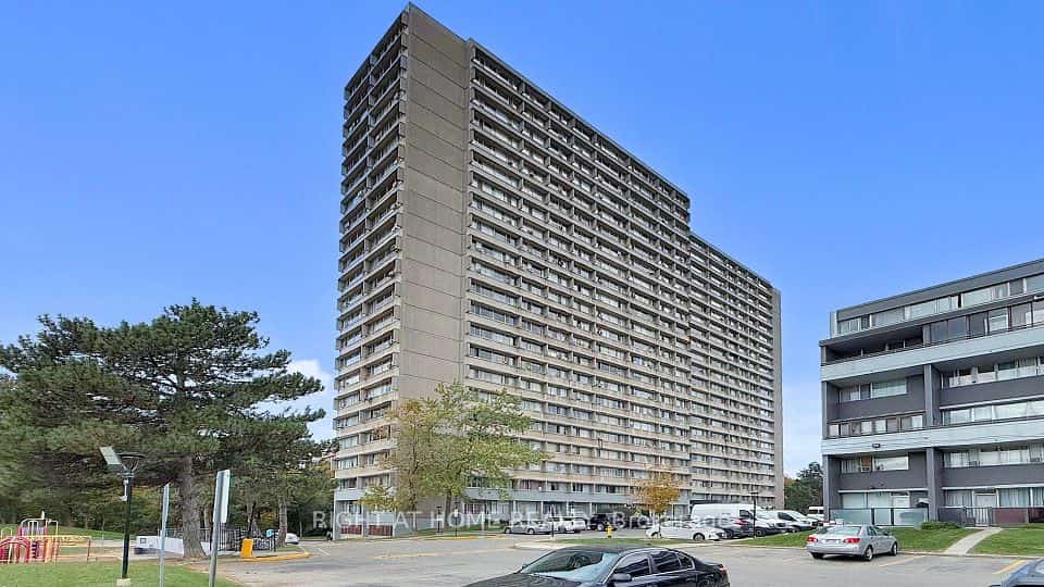 10 Sunny Glenway #511, Toronto, ON M3C 2Z3