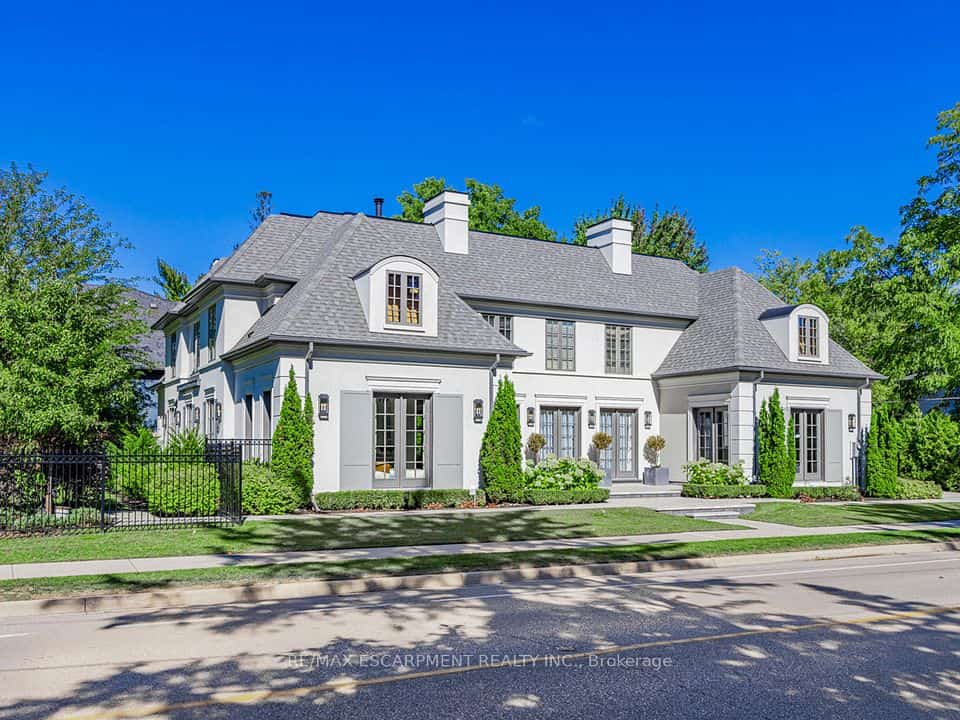 393 Maple Grove Drive, Oakville, ON L6J 4V8