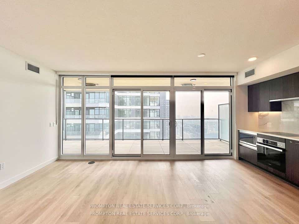 1 Concord cityplace Way #4210, Toronto, ON M5V 0X3