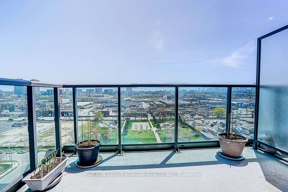 35 Brian Peck Crescent #1413, Toronto, ON M4G 0A5