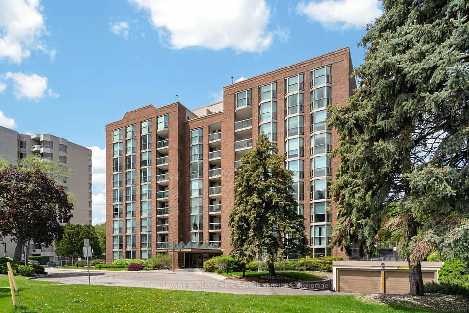 1225 North Shore Boulevard E, Burlington