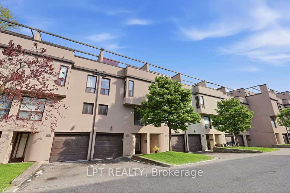 24 Reid Drive #21, Mississauga, ON L5M 2A6
