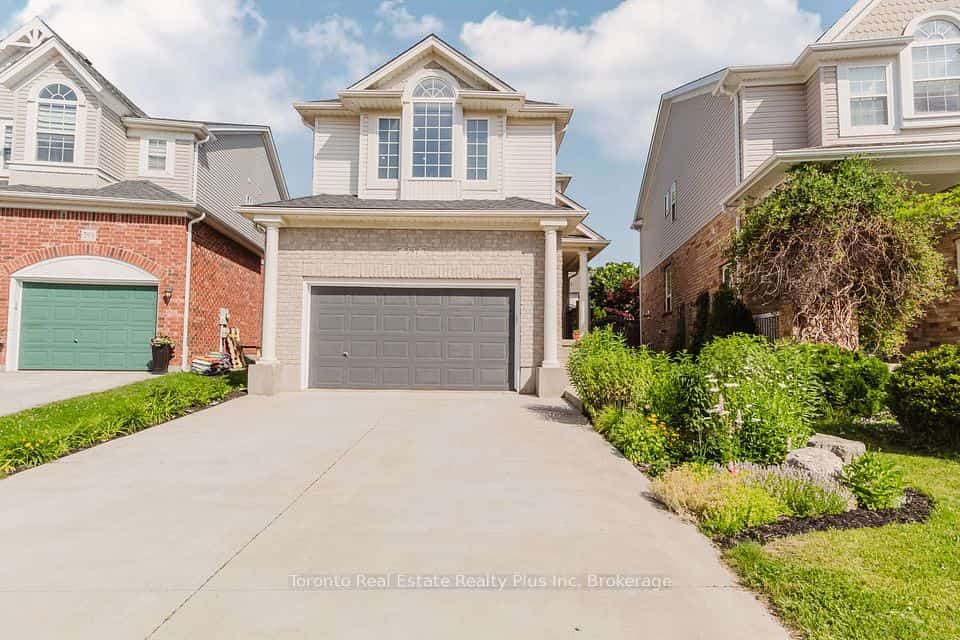 597 Little Dover Crescent E, Waterloo, ON N2K 4E5