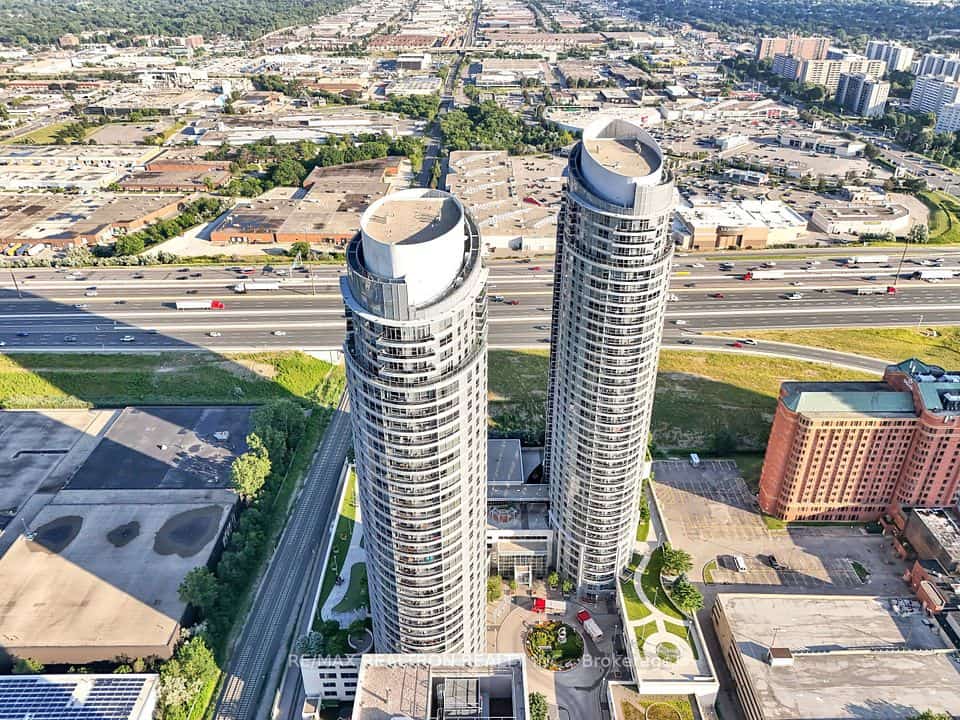 135 Village Green Square #2022, Toronto, ON M1S 0G4
