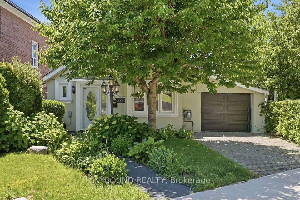 358 Silverthorn Avenue, Toronto, ON M6M 3G8
