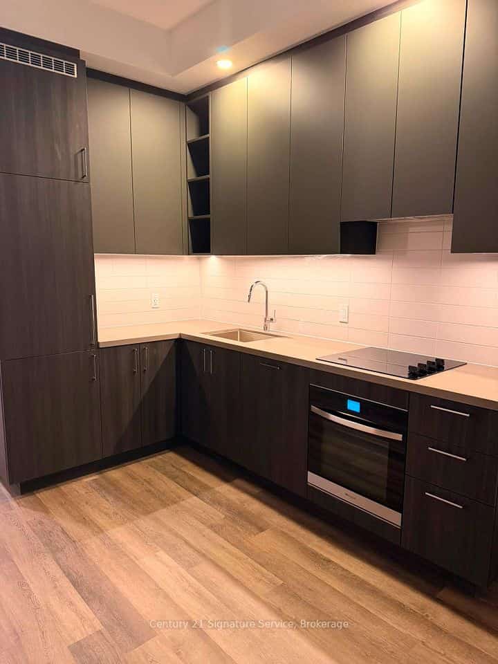 5 Meadowdale Road #315, Vaughan, ON L4K 0C7