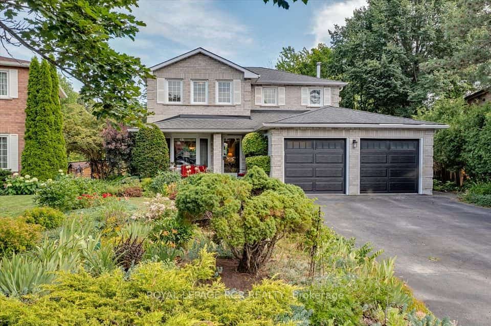 988 Krista Court, Newmarket, ON L4Y 7E9