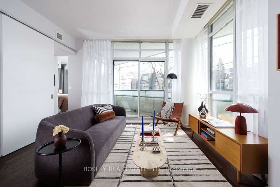 36 Howard Park Avenue #209, Toronto, ON M6R 0A5