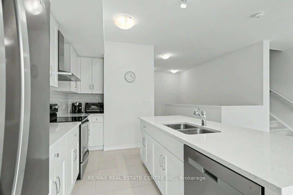 53 Lomond Lane, Kitchener, ON N2R 0T6