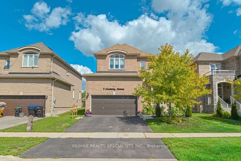 9 Academy Avenue, Wasaga Beach, ON L9Z 1J4