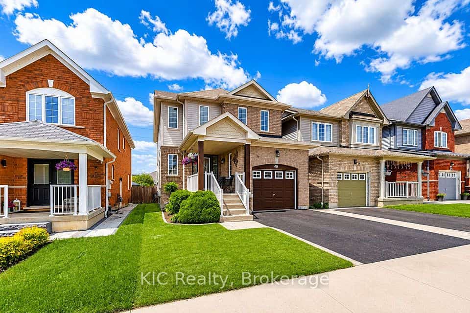40 Puttingedge Drive, Whitby, ON L1R 0H7