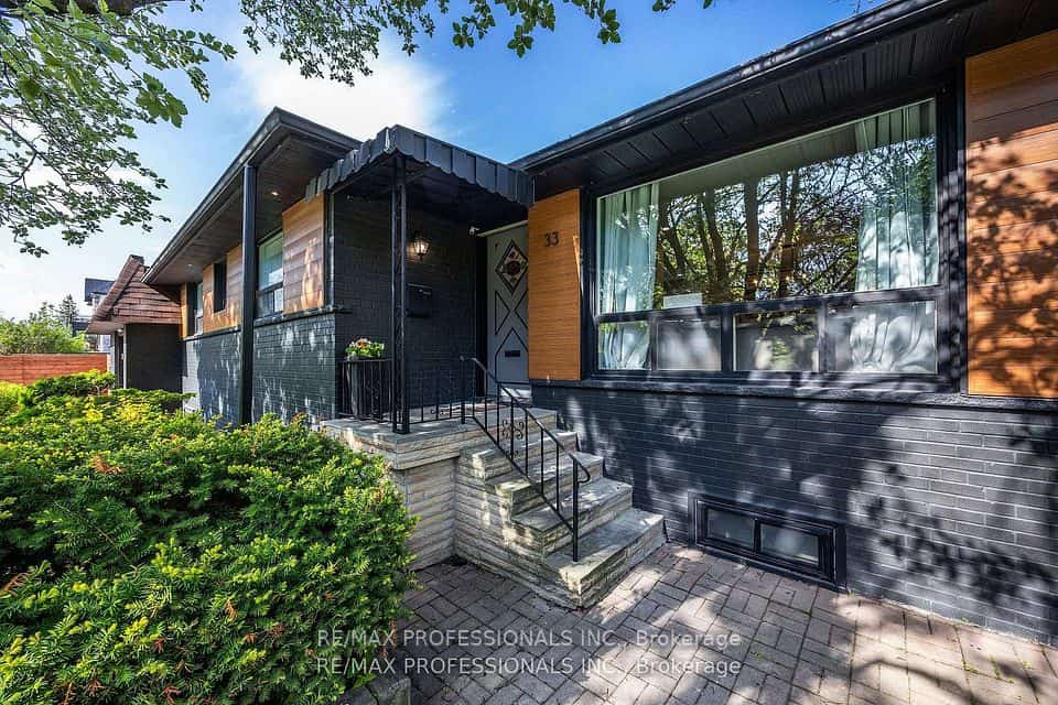 33 Brampton Road, Toronto, ON M9R 3J3