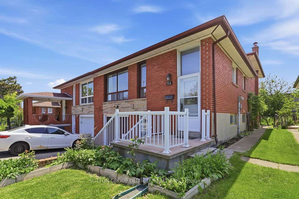 94 Muirhead Road, Toronto, ON M2J 3W4