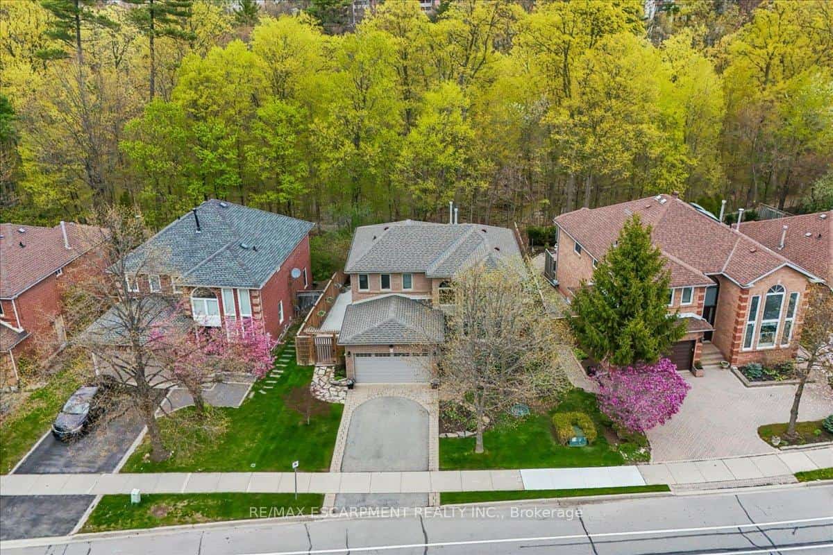 1257 MCCRANEY Street E, Oakville, ON L6H 3A3