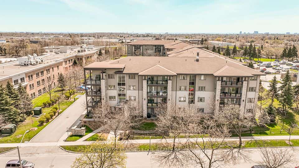 570 Lolita Gardens #421, Mississauga, ON L5A 3T2