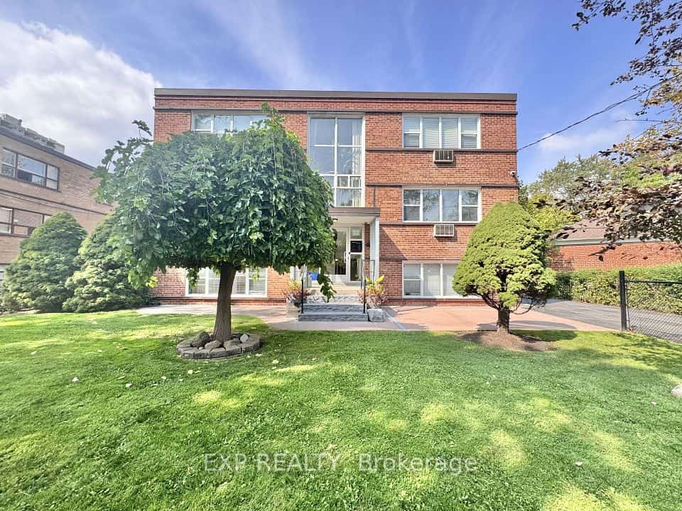 27 Paisley Boulevard #2, Mississauga, ON L6A 1P3