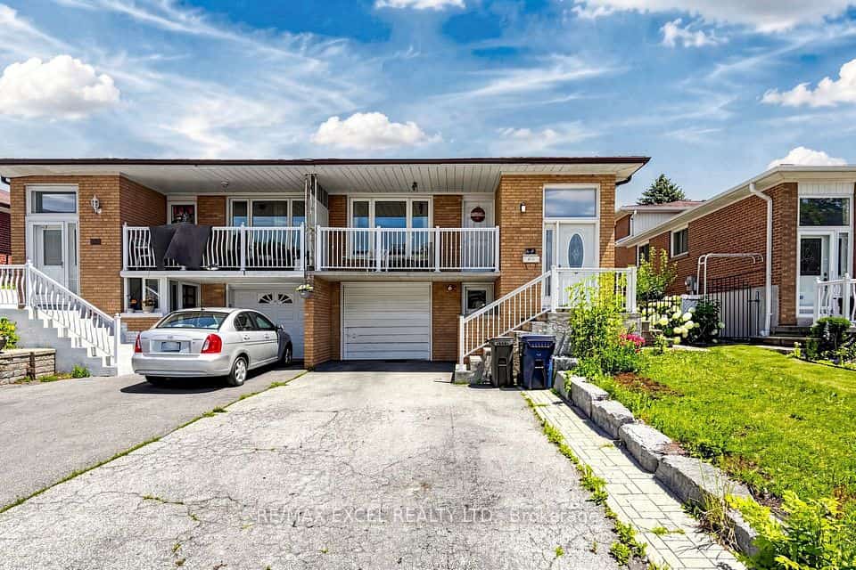 216 Shawnee Circle, Toronto, ON M2H 2Y4