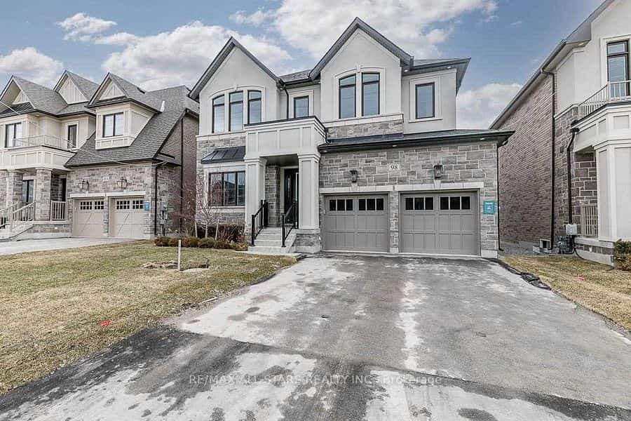 98 Church Street, Georgina, ON L4P 1J5