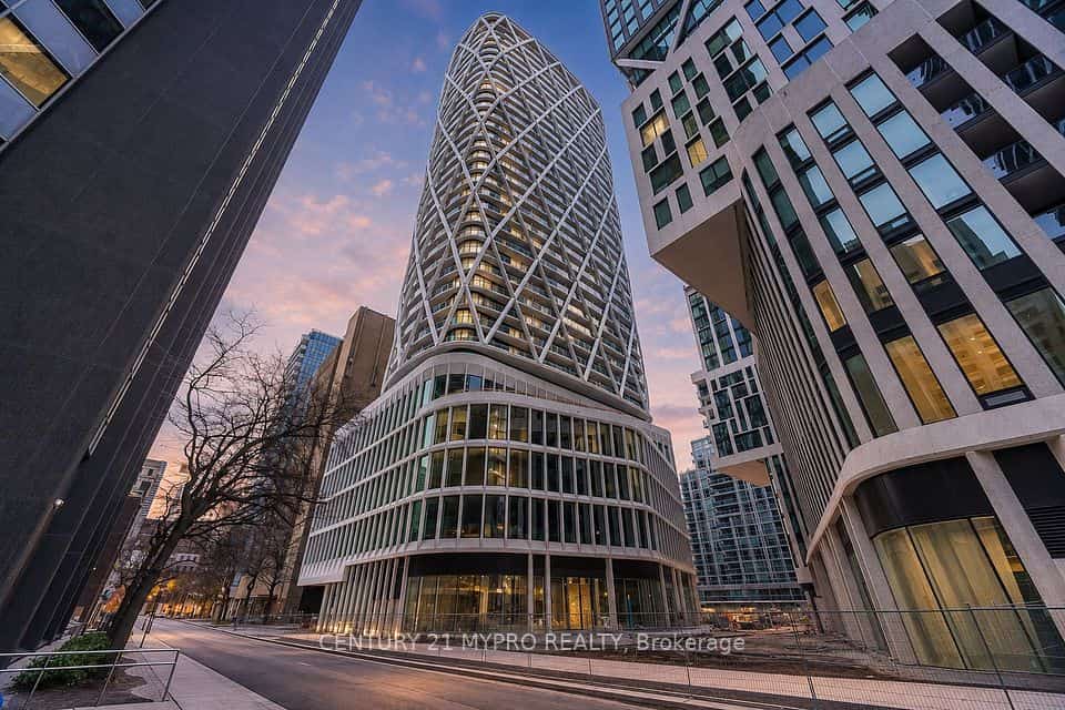 230 Simcoe Street #1636, Toronto, ON M5T 1T4