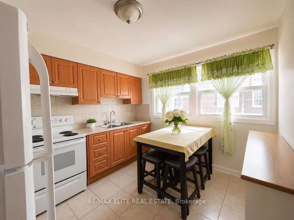 110 Purpledusk Trail, Toronto, ON M1E 4E1