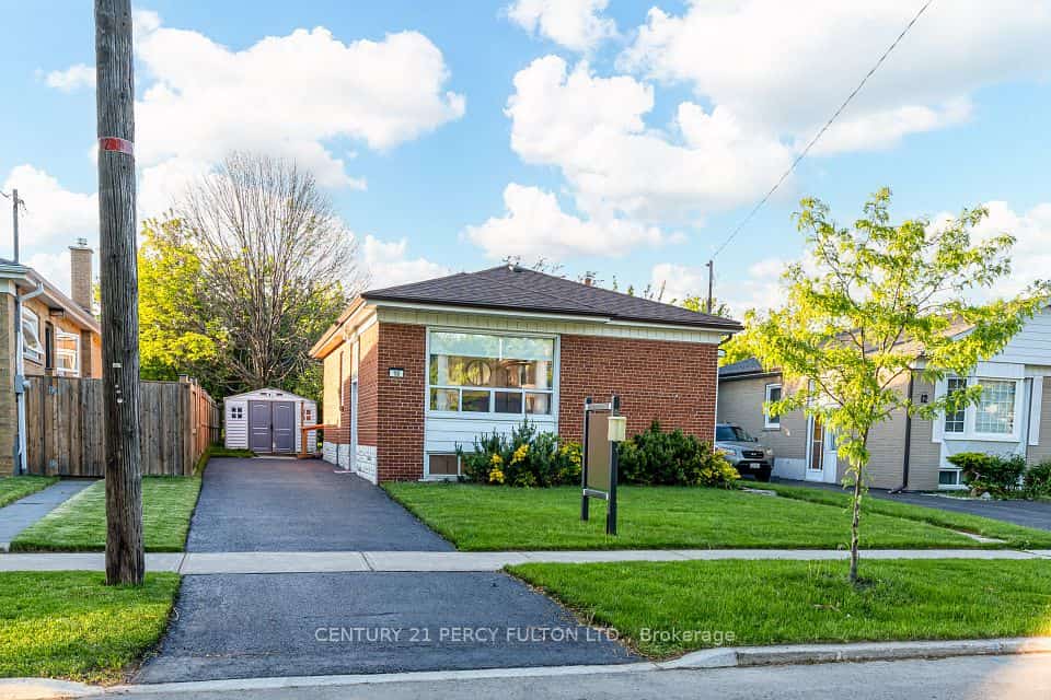 10 Mendip Crescent, Toronto, ON M1P 1Y4
