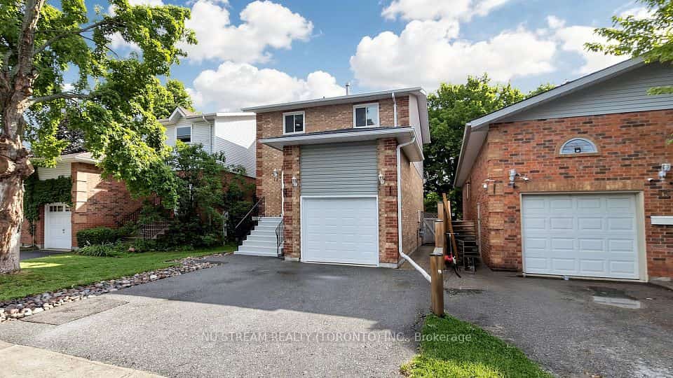 17 Newlands Avenue, Georgina, ON L4P 3T3