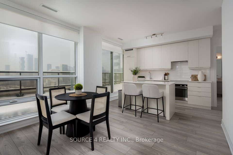 36 Elm Drive W #2708, Mississauga, ON L5B 0N3