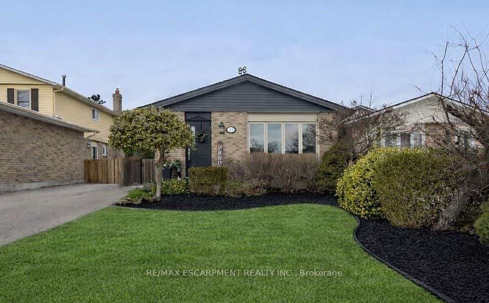 72 Athenia Drive, Hamilton, ON L8J 1S8