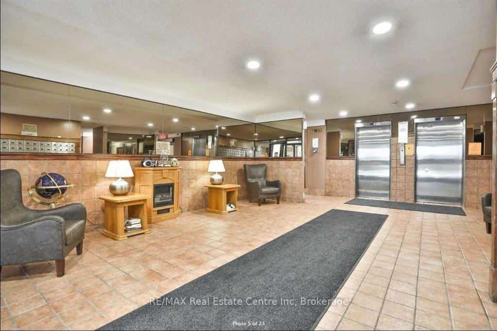 15 Albright Road N #17, Hamilton, ON L8K 5J2