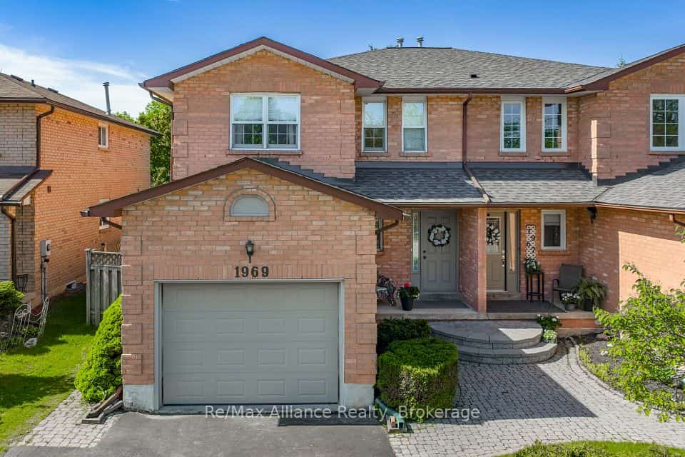 1969 Glenada Crescent, Oakville, ON L6H 4M8