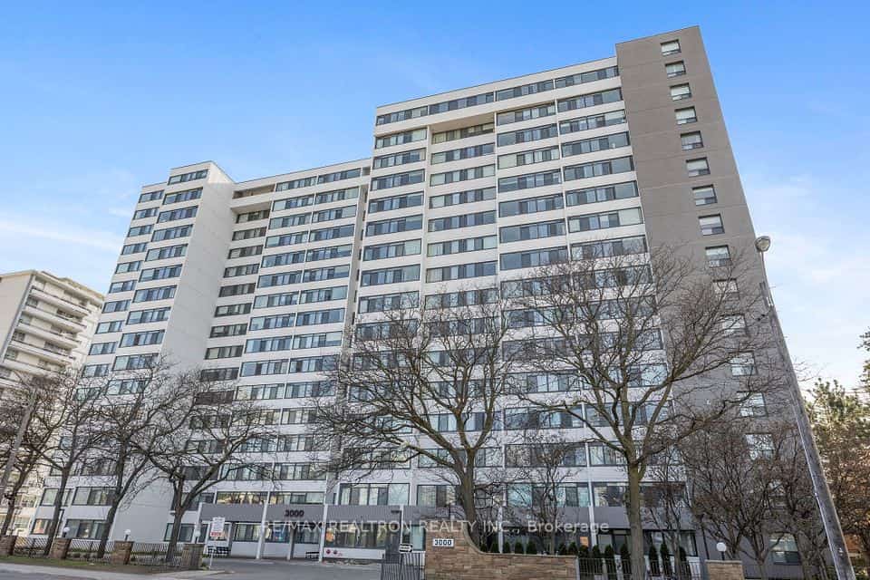 3000 Bathurst Street #PH3, Toronto, ON M6B 3B4