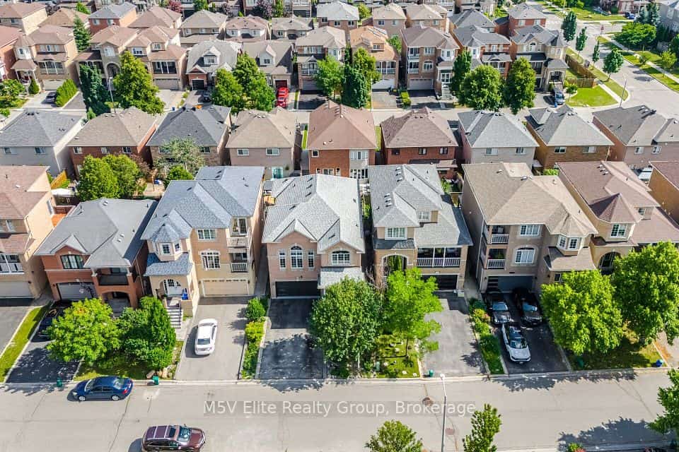 168 Sail Crescent, Vaughan, ON L6A 2Z2