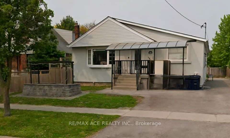 66 Portsdown Road, Toronto, ON M1P 1V1