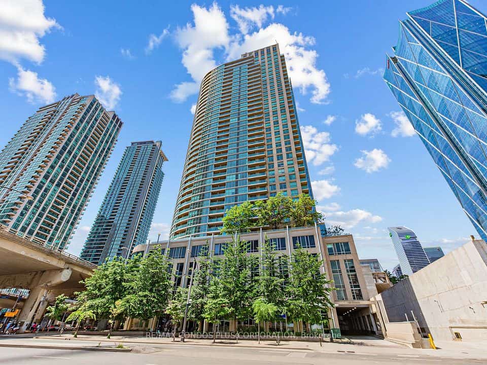 18 Yonge Street #1012, Toronto, ON M5E 1Z8
