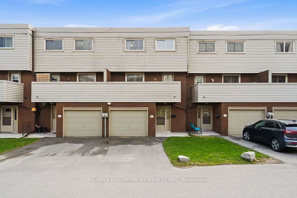 23 Watsons Lane #6, Hamilton, ON L9H 5G9