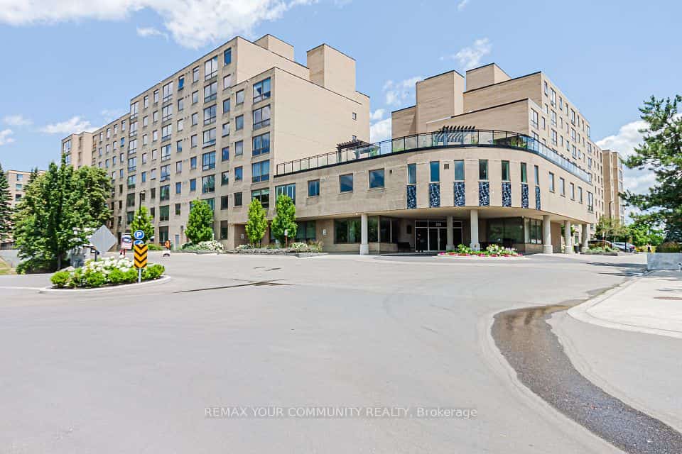 Mackenzie Square, Richmond Hill